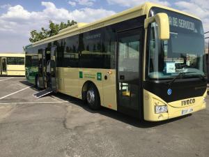 Uno de los autobuses que presta servicio en las líneas metropolitanas.