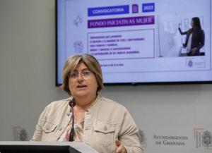 Ana Muñoz informa de las ayudas municipales del fondo Iniciativas Mujer.