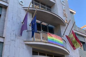 Imagen de archivo de banderas a media asta en el Ayuntamiento de Maracena.