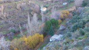 Vista del barranco del río Darro desde el sendero que conduce a su nacimiento. 