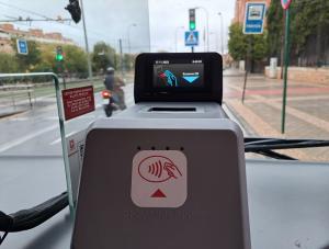 Máquina canceladora del autobús urbano de Granada. 