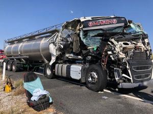 Camión accidentado en julio del año pasado en la A-92N, que causó heridas al conductor. 