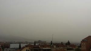 Calima de contaminación sobre Granada este miércoles.