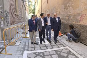 Sebastián Pérez y Luis González con los responsables de Emasagra.
