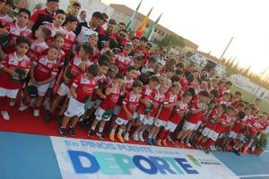 Pequeños y chavales de los clubes deportivos de Pinos Puente. 