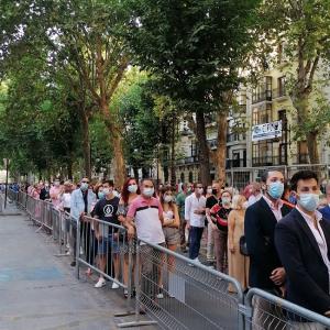 Colas para ver a la Virgen de las Angustias. 