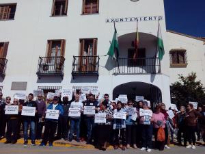 Concentración a las puertas del Ayuntamiento.