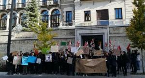 Concentración frente a la sede de la Junta. 