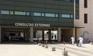 Acceso a las consultas externas del Hospital San Cecilio.