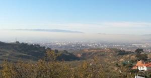 Habitual 'boina' de contaminación sobre el cinturón granadino. 