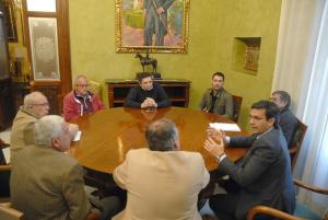 Reunión entre el alcalde y responsables vecinales.