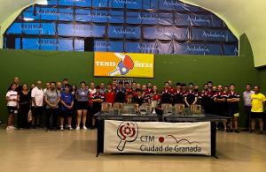 Miembros del CTM Ciudad de Granada, en las instalaciones del Estadio de la Juventud.