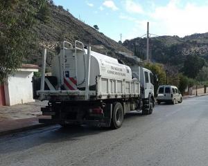Camión cisterna de la Diputación.