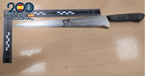 Cuchillo incautado al agresor.