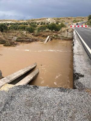 Daños en la carretera que une Baza con Benamaurel.