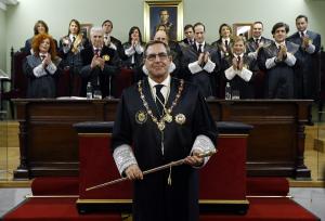 Leandro Cabrera con su Junta de Gobierno.