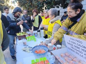 Desayuno reivindicativo, este viernes a las puertas del Ayuntamiento de Granada.