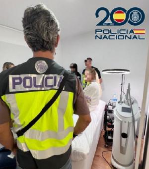 Registro de la clínica y detención de su responsable. 
