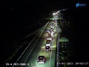 Retenciones en el kilómetro 7 de la A-395, captada por una de las cámaras de la DGT,