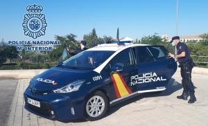 La Policia acudió tras recibir aviso de una reyerta en un portal. 