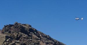 Un helicóptero de la Guardia Civil en Sierra Nevada en una imagen de archivo.