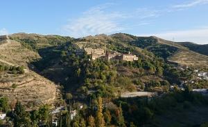 Los montes que rodean a la Abadía del Sacromonte están cada vez más erosionados. 