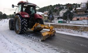 Limpieza de la carretera de nieve en Cumbres Verdes el pasado 2 de enero. 