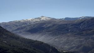 El color blanco tan característico aparece ya tímidamente en Sierra Nevada.