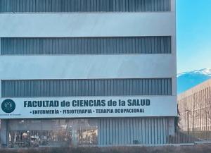 Facultad de Ciencias de la Salud de la UGR, en el campus del PTS, en la se imparte Enfermería.
