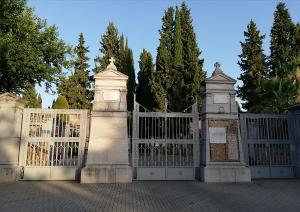 Entrada al cementerio de Granada.