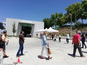 Acceso al vacunódromo del Parque de Bomberos, en la capital. 