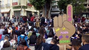 Los escolares en la Fuente de las Batallas.