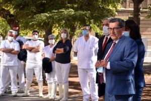 El presidente de la Diputación se dirige a los trabajadores y trabajadoras de los centros sociales.