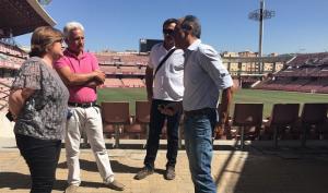 Visita municipal al estadio. 