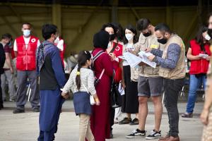 Una familia afgana, a su llegada a la base de Torrejón el pasado 24 de agosto.
