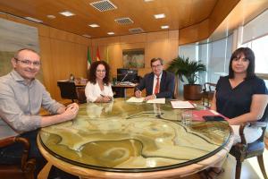 Firma del convenio entre Diputación y Fegradi. 