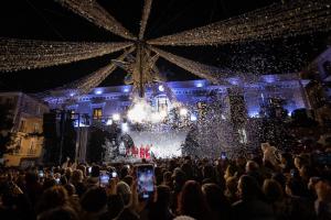Fiesta del encendido navideño a finales de noviembre.