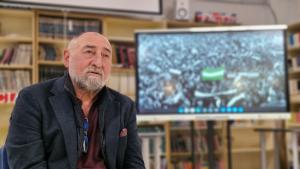 El prestigioso profesor y memorialista durante la charla.