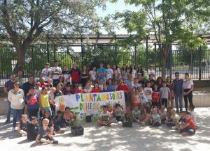 Escolares de Dehesas Viejas han participado en las plantaciones. 