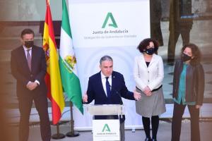 Elías Bendodo, durante su intervención.