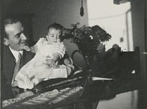 Agustín Escribano, con su hija Mariluz.