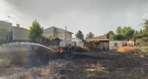 Incendio que fue extinguido por Protección Civil y otros efectivos municipales.