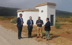 Visita de responsables de Diputación al pozo de emergencia de Polícar. 