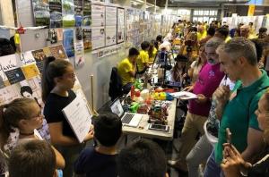 Los colegios exponen sus proyectos en 'Ciencia en Acción'.