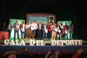 Foto de familia en la Gala del Deporte de Huétor Tájar. 