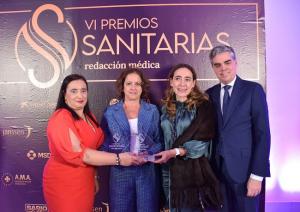 García Rescalvo, primera a la izquierda, junto a la consejera de Salud y Consumo, Catalina García, también premiada.