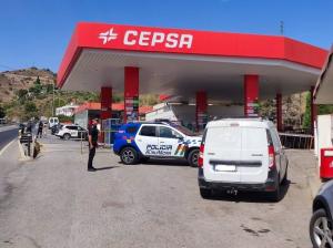 Gasolinera acordonada durante las tareas de los Tedax.A