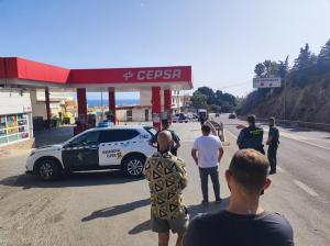 Gasolinera acordonada en La Herradura.