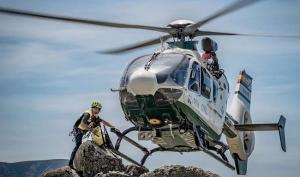 Un helicóptero de la Guardia Civil en un rescate, en imagen de archivo.