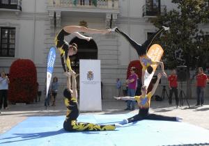 Exhibición de gimnasia acrobática, en la Plaza del Carmen, para presentar el open. 